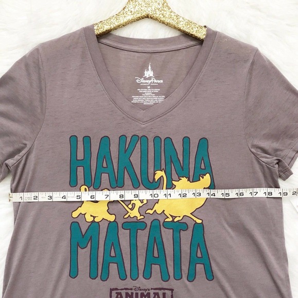 Disney Parks Animal Kingdom Hakuna Matata V-Neck T Shirt Medium New - Picture 3 of 9